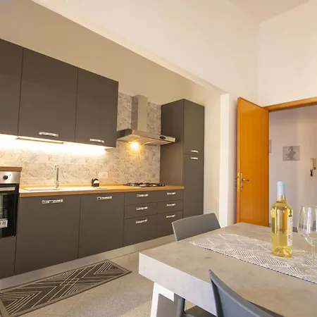 Apartament Berchida 1 *